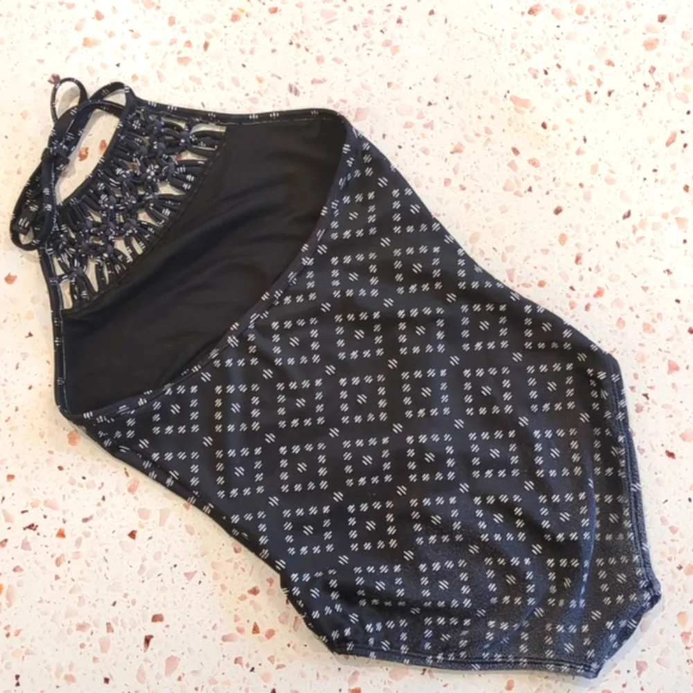 Old Navy black white